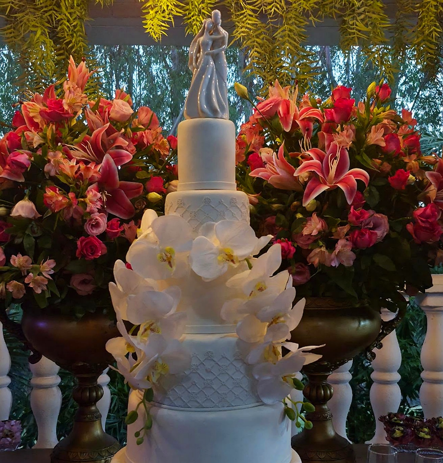 Bolo de casamento com flores